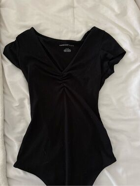 American Eagle Outfitters Black Short-Sleeve Ruched V-Neck Bodysuit